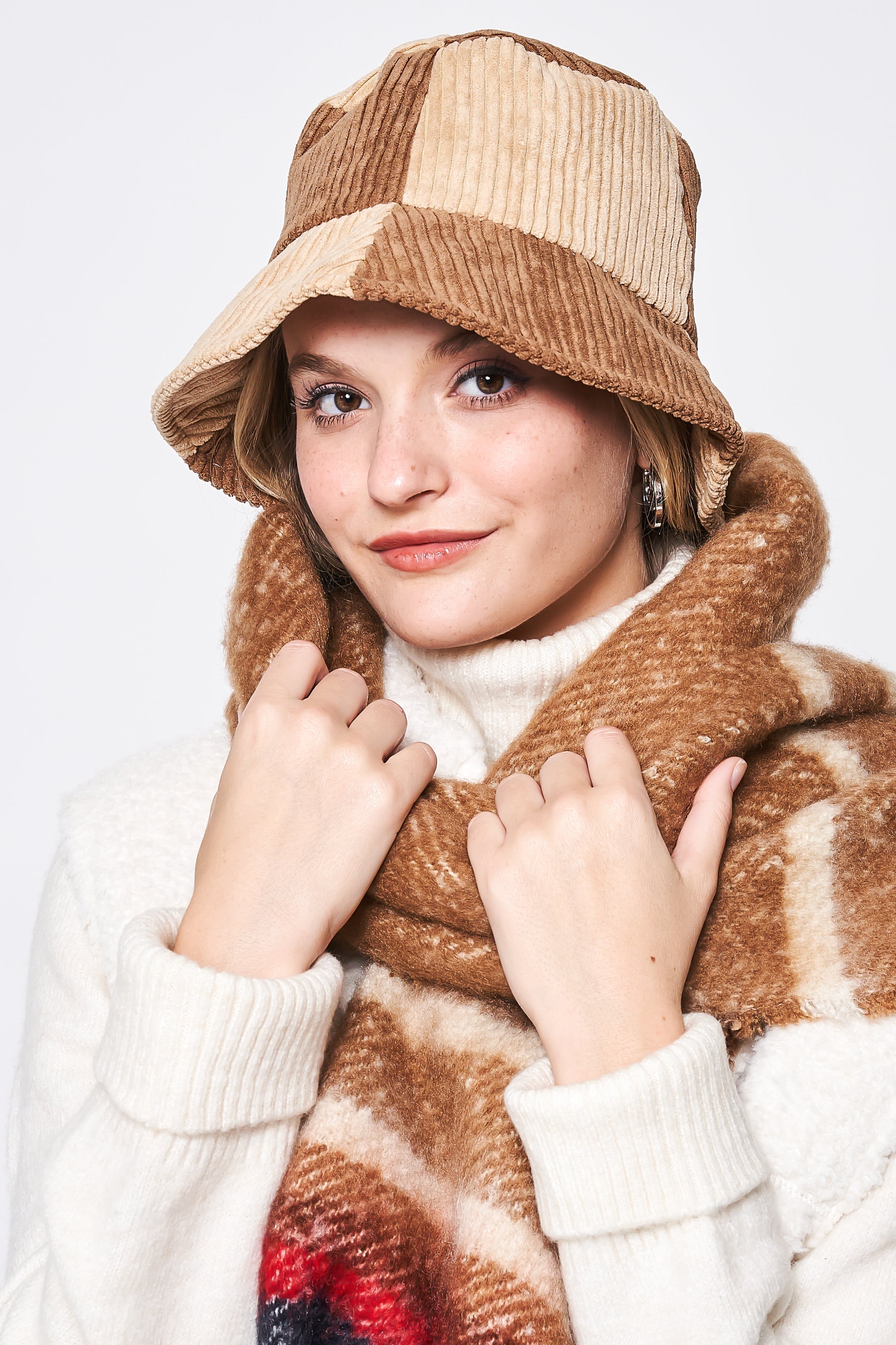 Colorblock Corduroy Bucket Hat Secondary image